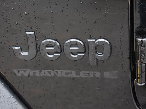 Used 2025 Jeep Wrangler Sport image 11