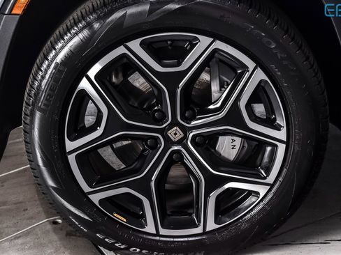 Used 2024 Rivian R1S Adventure image 10