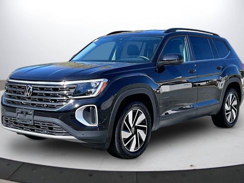 Used 2025 Volkswagen Atlas SE image 4