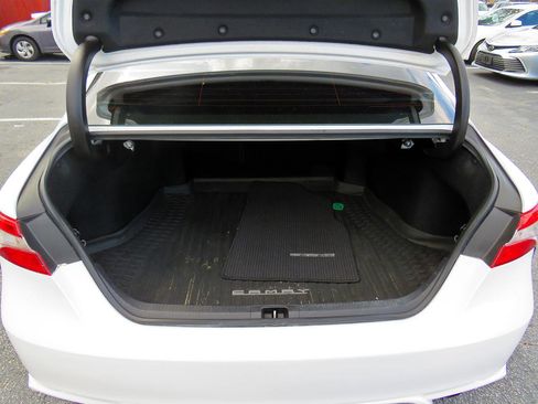 Used 2018 Toyota Camry SE image 16