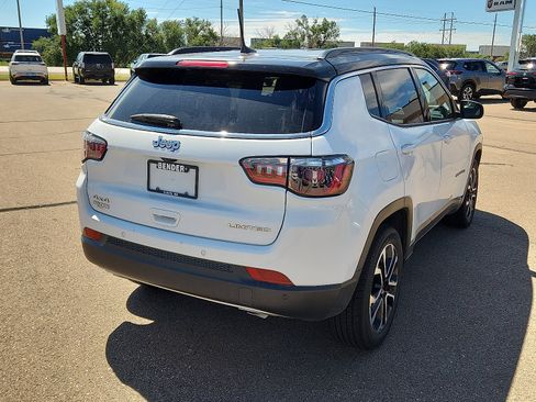 Used 2023 Jeep Compass Limited image 4