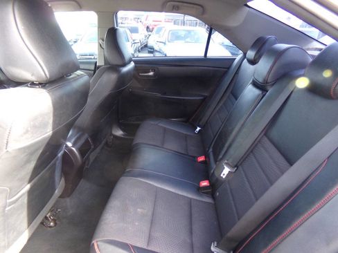 Used 2016 Toyota Camry SE image 11