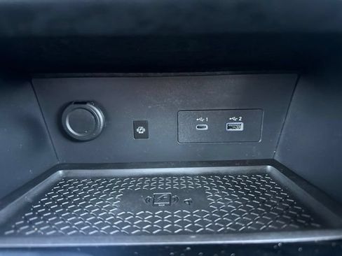 Used 2023 Nissan Pathfinder SL w/ Black Appearance Package AWD/4WD image 23