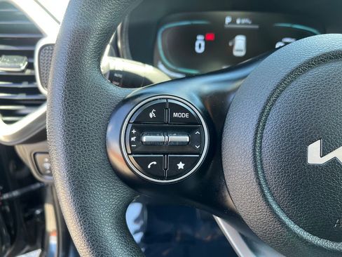 Used 2025 Kia Soul LX w/ LX Technology Package FWD image 27