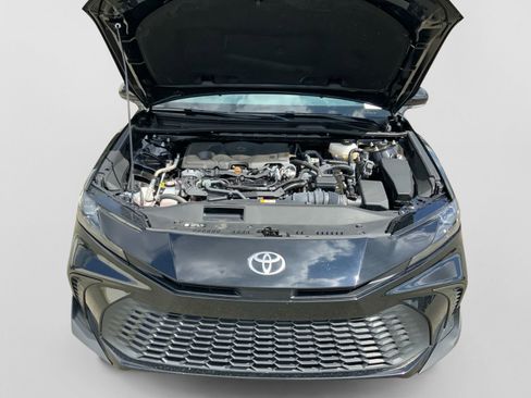 Used 2025 Toyota Camry SE FWD image 31