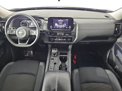 Used 2025 Nissan Pathfinder S FWD image 11