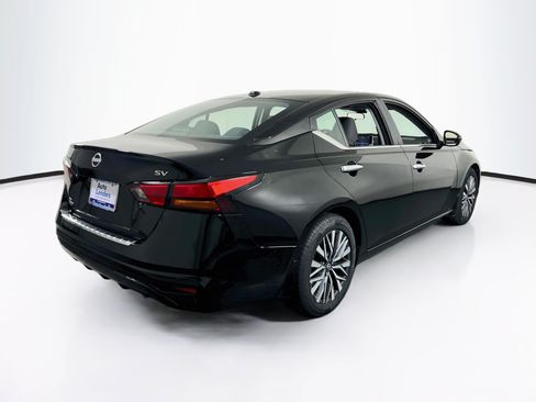 Used 2023 Nissan Altima 2.5 SV FWD image 5