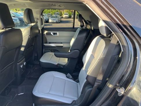 Used 2021 Ford Explorer XLT w/ Equipment Group 202A AWD/4WD image 9