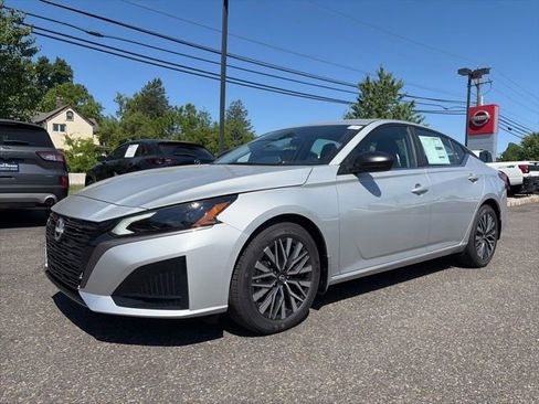 New 2026 Nissan Altima 2.5 SV FWD image 3