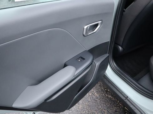 New 2025 Kia K4 LXS image 11