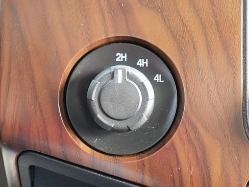 Used 2011 Ford F250 Lariat w/ Chrome Pkg image 34