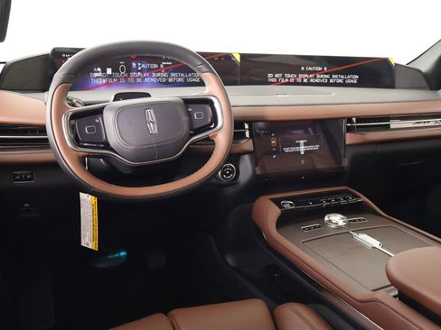 New 2026 Lincoln Navigator L Reserve AWD/4WD image 2