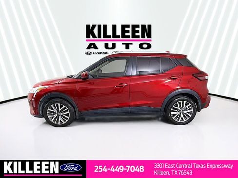 Used 2023 Nissan Kicks SV image 4