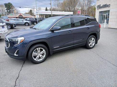 Used 2019 GMC Terrain SLE w/ Driver Convenience Package AWD/4WD image 2