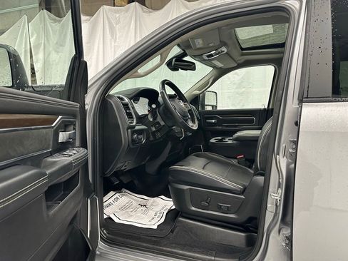 Used 2024 RAM 3500 Laramie image 10