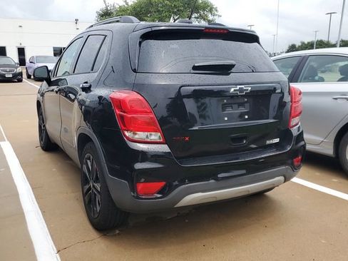 Used 2018 Chevrolet Trax LT w/ Sun & Sound Package FWD image 8