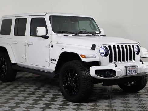 Used 2021 Jeep Wrangler Unlimited Sahara image 3