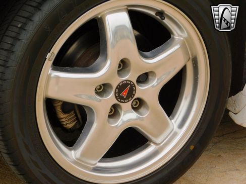 Used 1996 Pontiac Firebird Coupe image 9