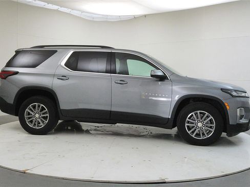 Used 2023 Chevrolet Traverse LT image 9