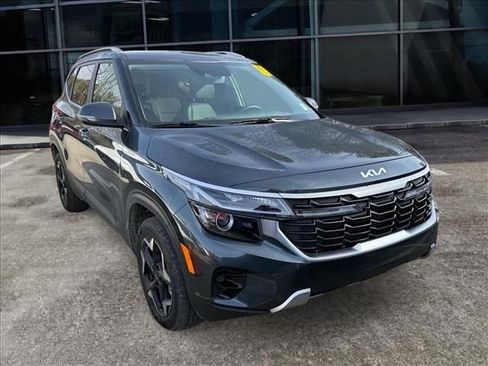 Used 2025 Kia Seltos EX image 2