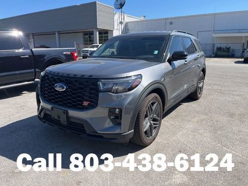 Used 2025 Ford Explorer ST image 3