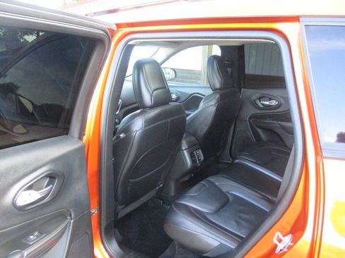 Used 2014 Jeep Cherokee Trailhawk w/ Technology Group AWD/4WD image 21
