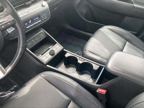 Used 2024 Hyundai Kona Limited AWD/4WD image 17