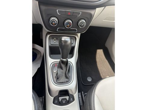 Used 2018 Jeep Compass Latitude FWD image 18