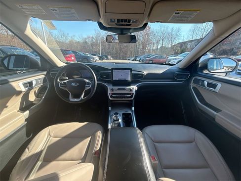 Used 2021 Ford Explorer XLT w/ Equipment Group 202A image 23