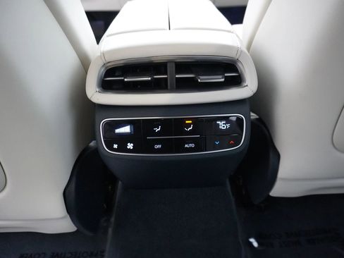 Used 2023 Genesis G80 image 29