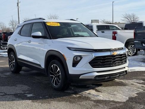 Used 2025 Chevrolet TrailBlazer LT image 4