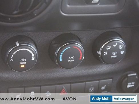 Used 2014 Jeep Wrangler Unlimited Sahara image 36