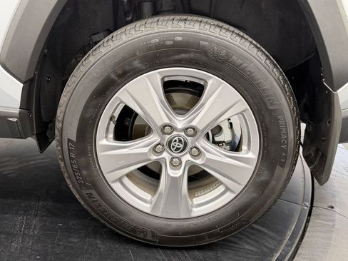 Used 2025 Toyota RAV4 XLE w/ Convenience Package FWD image 17