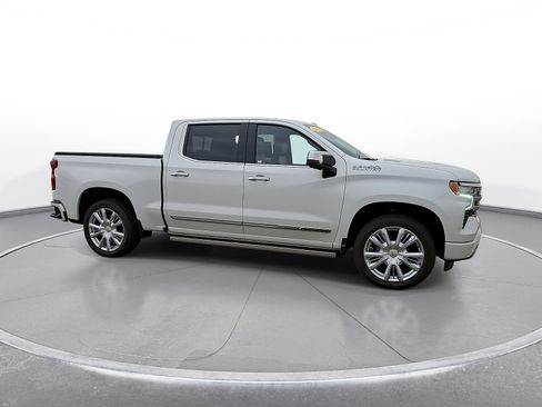 Used 2022 Chevrolet Silverado 1500 High Country w/ High Country Premium Package AWD/4WD image 2