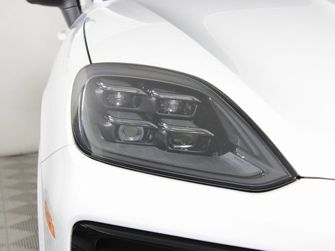 New 2026 Porsche Cayenne image 11