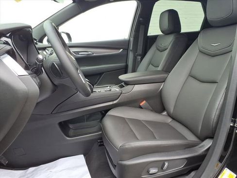 New 2026 Cadillac XT5 Luxury image 7