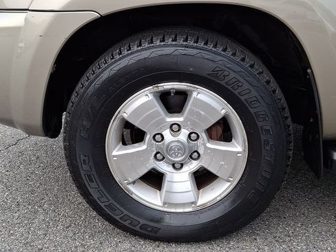 Used 2007 Toyota 4Runner SR5 AWD/4WD image 9