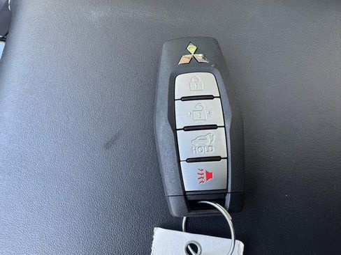 New 2025 Mitsubishi Outlander SE image 36