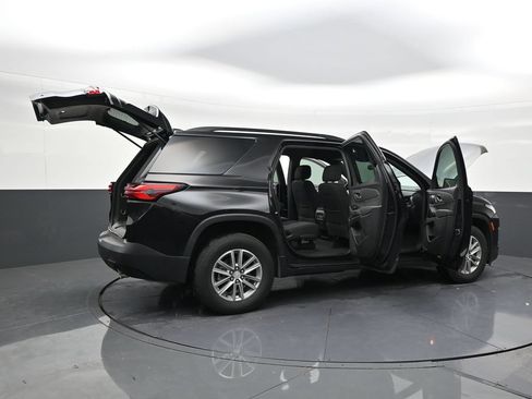 Used 2023 Chevrolet Traverse LT FWD image 25