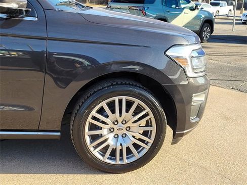 Used 2022 Ford Expedition Limited image 8