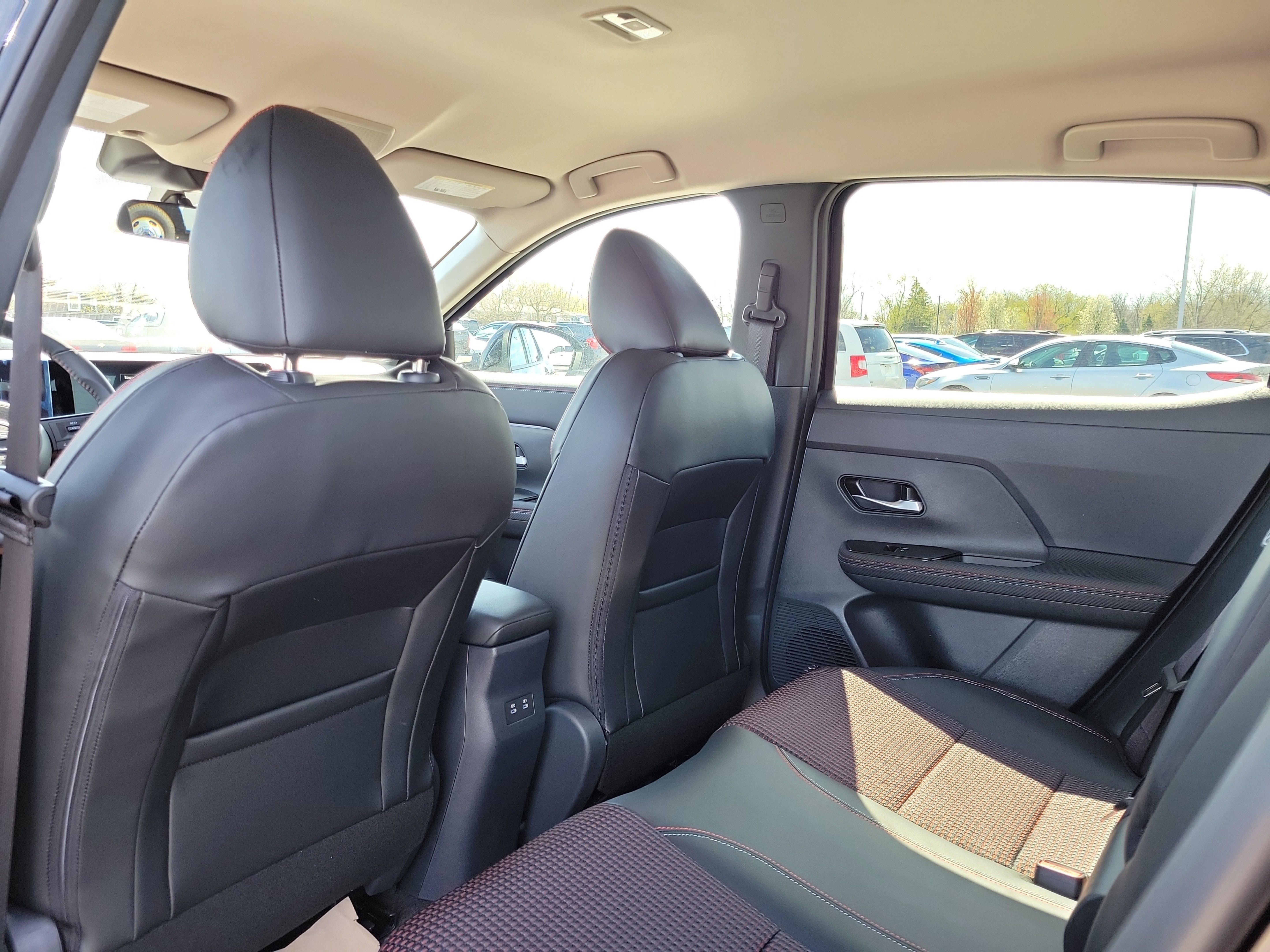 Used 2025 Nissan Kicks SR AWD/4WD image 14