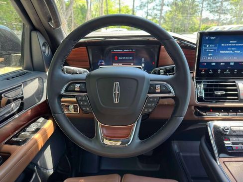 Used 2024 Lincoln Navigator Reserve AWD/4WD image 21