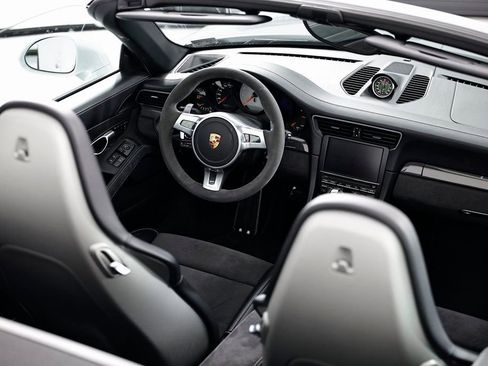 Certified 2015 Porsche 911 Carrera GTS RWD image 19