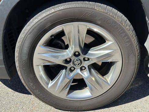 Used 2018 Toyota Highlander Limited AWD/4WD image 16