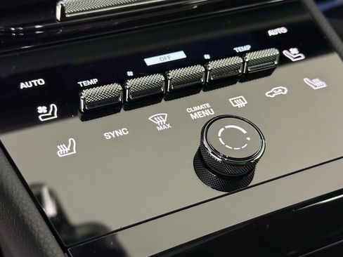 Certified 2025 Porsche Cayenne image 34