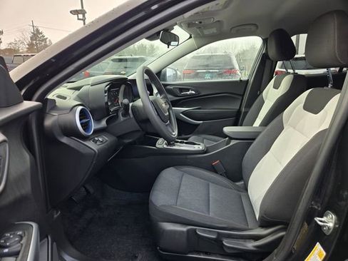 Used 2024 Chevrolet Trax LS image 18