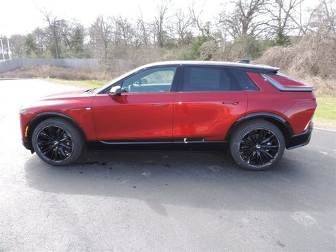 New 2025 Cadillac Lyriq Sport image 8