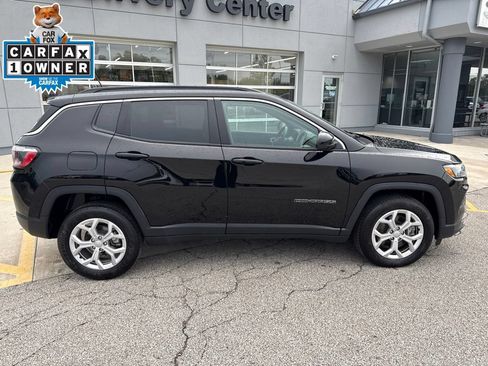 Used 2024 Jeep Compass Latitude AWD/4WD image 4