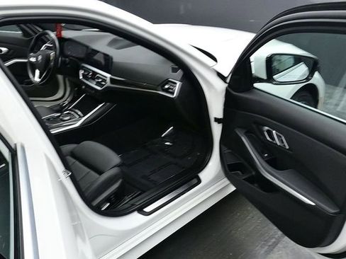 Used 2020 BMW 330i xDrive Sedan w/ Convenience Package image 13