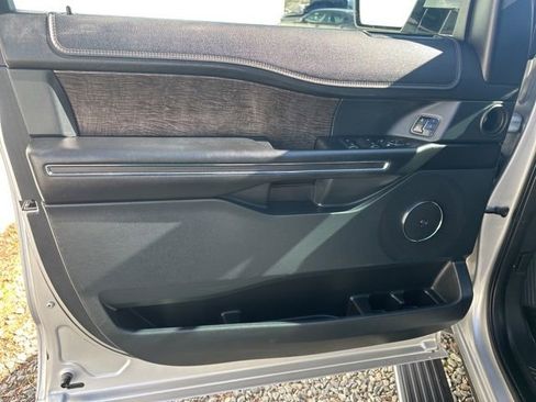 Used 2018 Ford Expedition Max Limited image 11